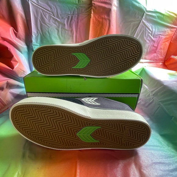 NAICO, skate jet black suede, dark grey canvas, ivory logo shoes. - Picture 2 of 3